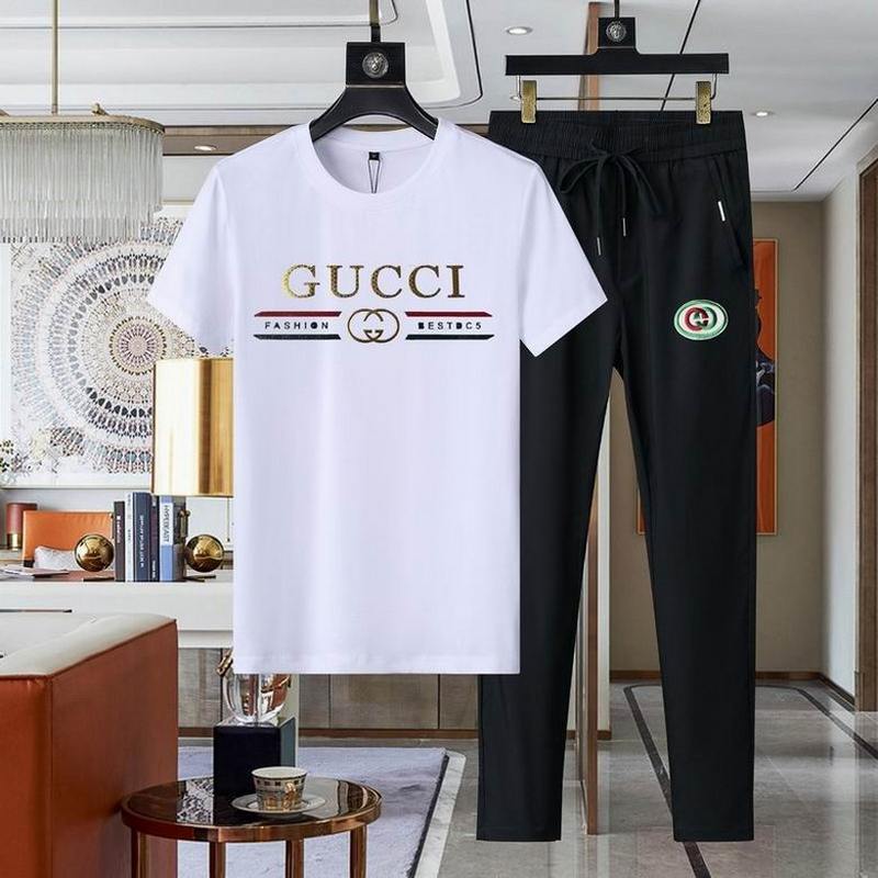 Gucci Men's Suits 591